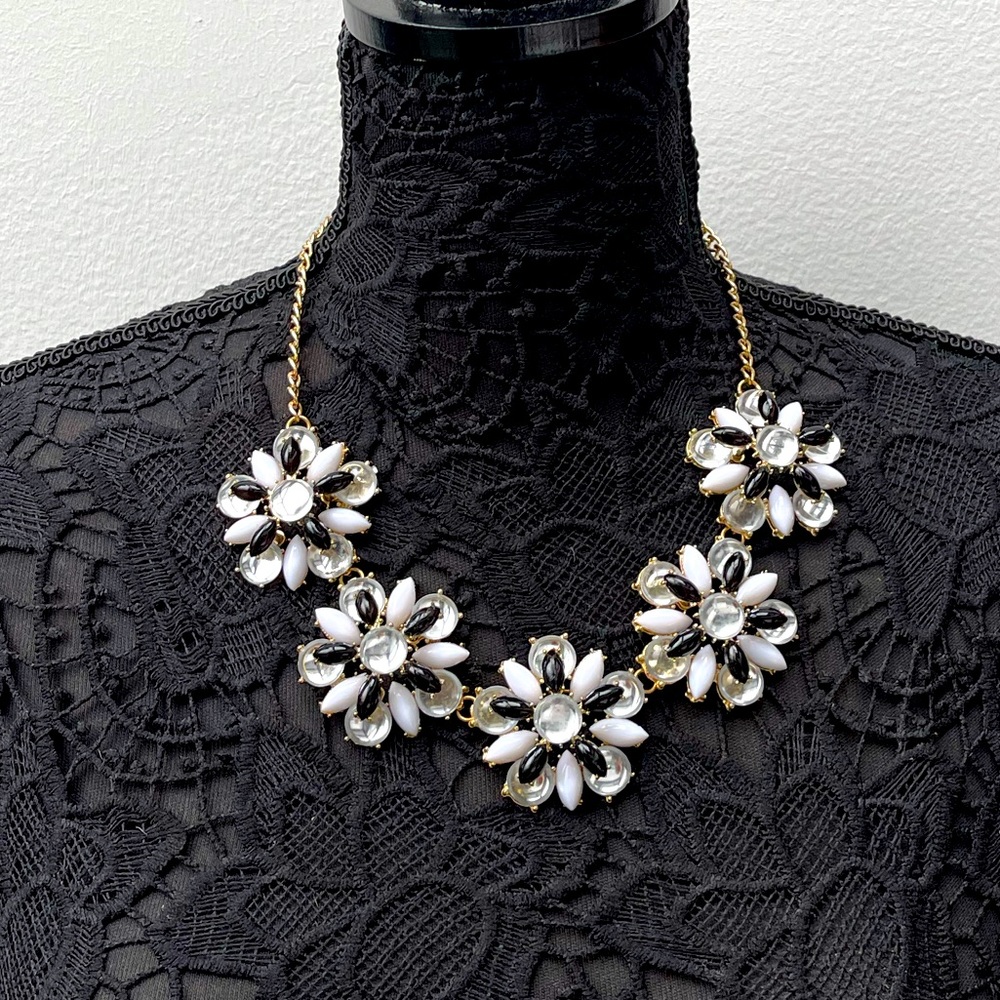 3D white and black flower statement necklace